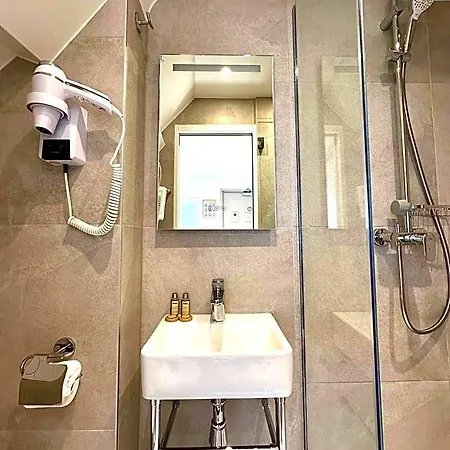 Zora Hotell